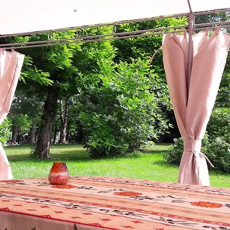 Bed & Breakfast Domaine Le Peyrou 3*